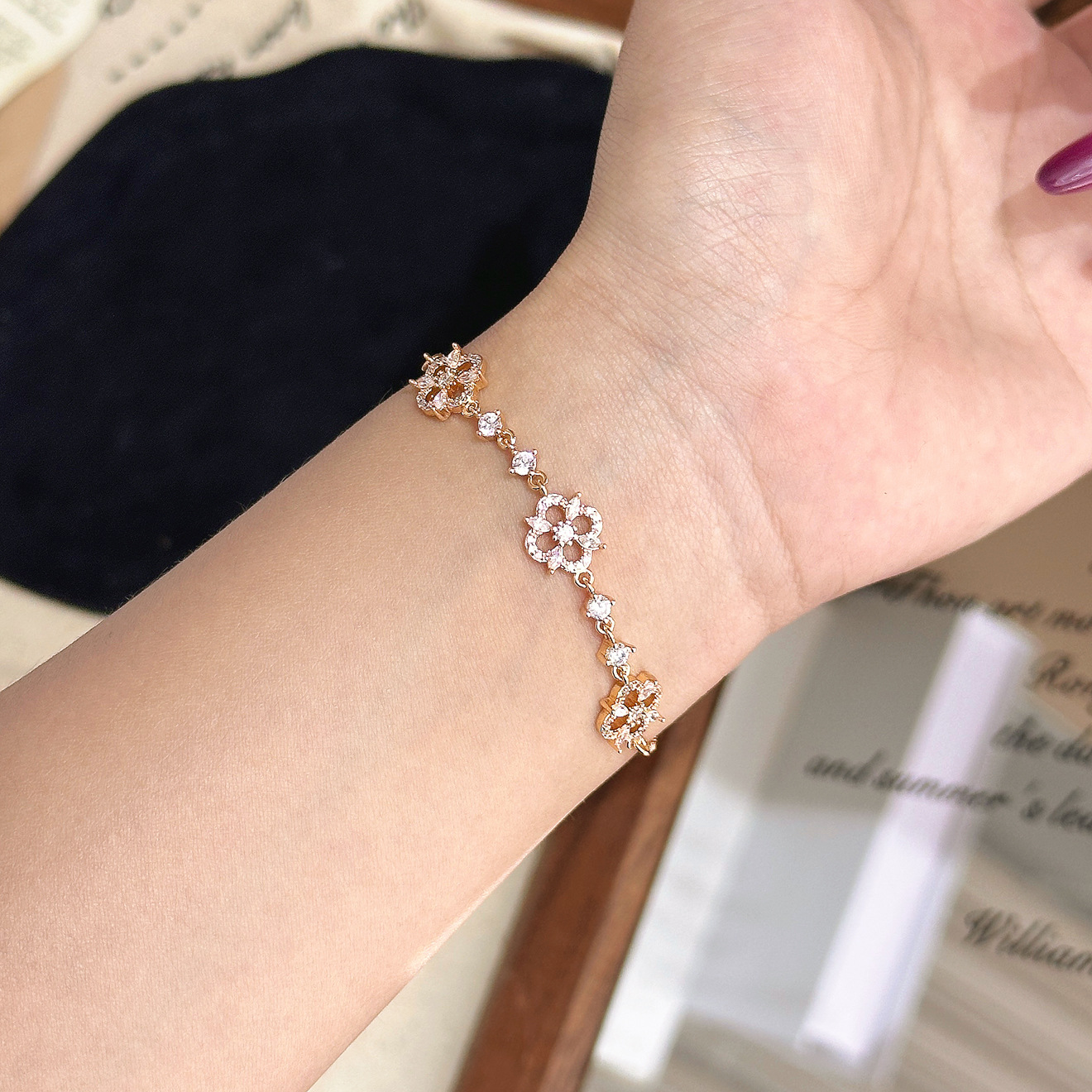 Full Dia Lucky Four-Leaf Clover Petal Light Niche Exquisite High-End Bracelet Accessory