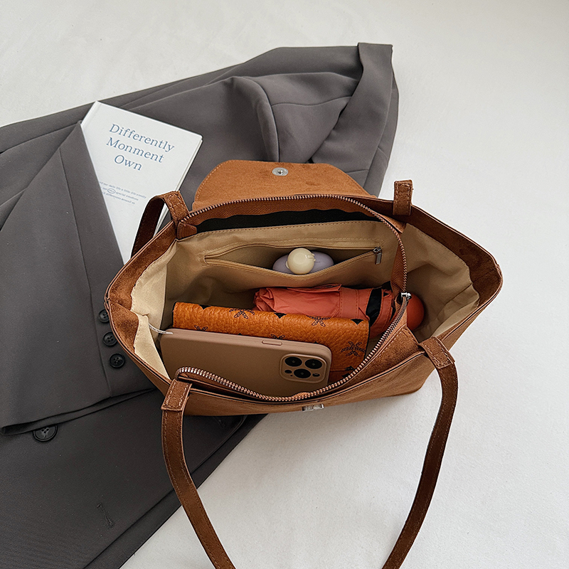 2025 New Casual Elegant Luxury Fashion Shoulder Bag Large Capacity Simple Shopping Commuter Backpack Student Youth Lightweight Crossbody Bag