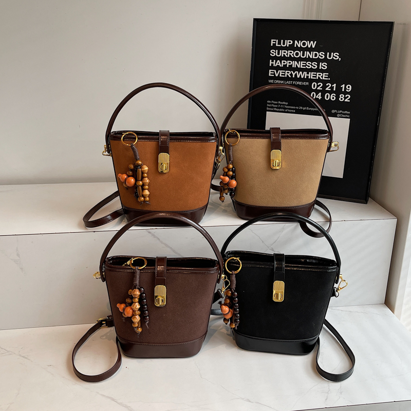 Ladies' elegant casual large capacity shoulder bag, simple and fashionable shopping and commuting new style, ladies' crossbody bag, students