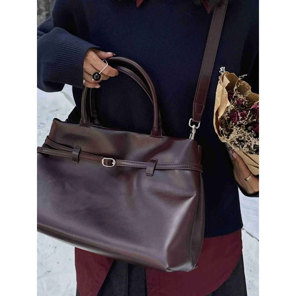New Stylish Smooth High-End Waxy Cow Leather Large Travel Tote Commuter Underarm Bag Solid Color Cowskin Female Handbags