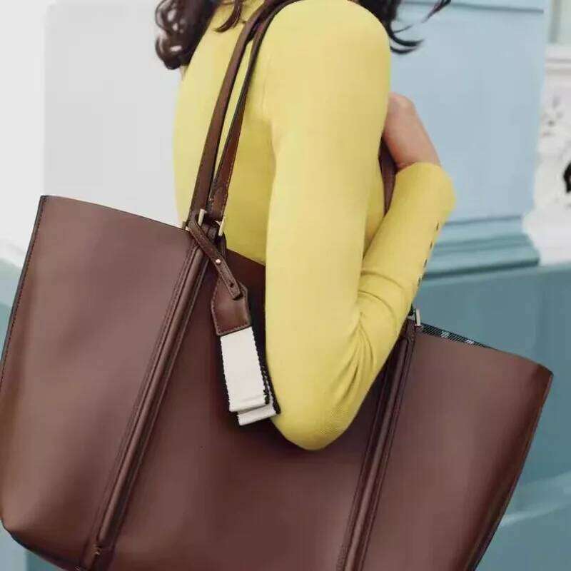 Fashion Large Capacity Women's Handbag Black Shoulder Bag for Outdoor Travel And Shopping