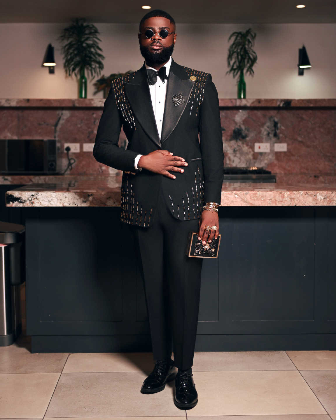 Handsome Beadeds 2 Piece Men Suits Peaked Lapel Groom Wedding Tuxedos Classic Fit Dinner Party Customized Outfits