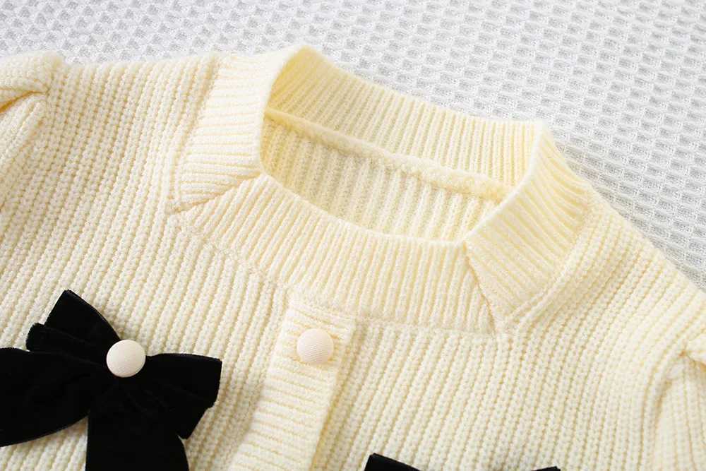 Fashion Autumn Winter TwoPiece Toddlers Girls Clothes Set Bow Knitted Sweater Tops With Pleated Skirt For Childrens Clothing L250926NXH9