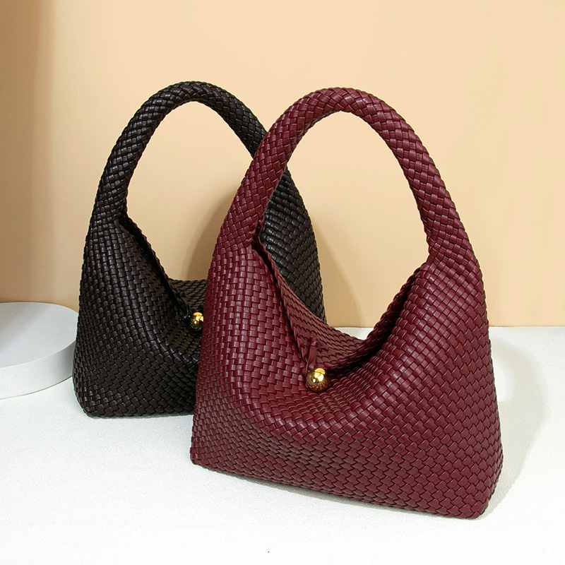 Gilded Ball Pure Handwoven Large Capacity Fashion Versatile High-end Shoulder Underarm Dumpling Bucket Bag