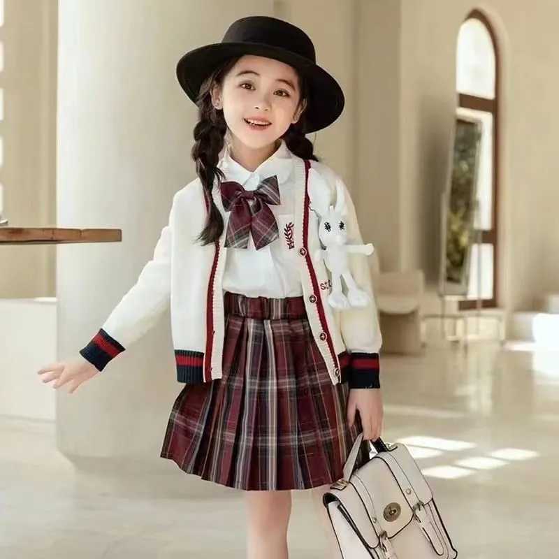2025 Girls Autumn JK Uniform Set New Trend Childrens Coat Shirt Fold Skirt 3Piece Set Kids Cute Breathable Clothing Set LH732 L250926ILOR