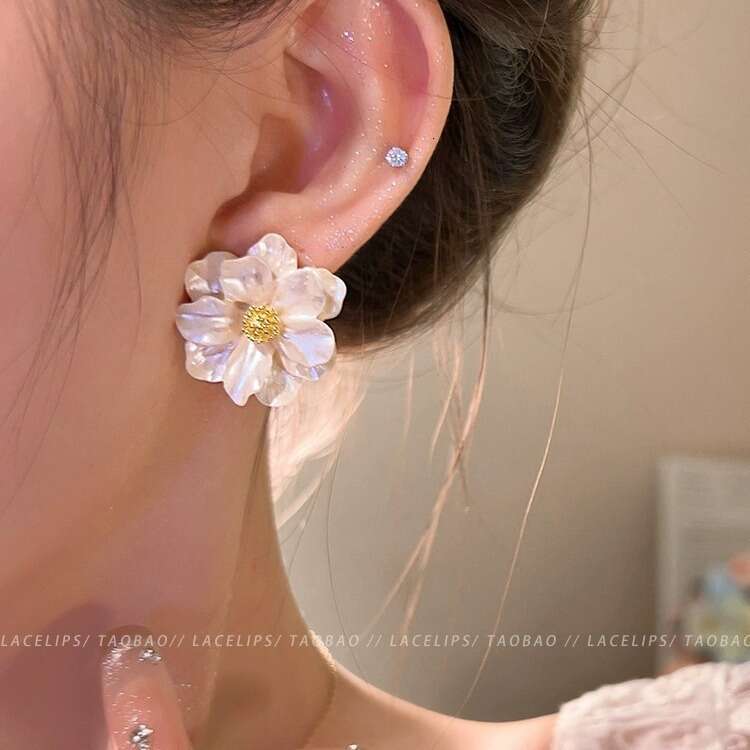 Fairy-like Elegant Camellia New High-end French Simple Exquisite Fashion Earrings