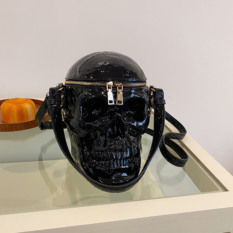 Halloween creative funny personality ghost head bag metal skull retro style crossbody bag Halloween shoulder bag Bag light luxury designer bag