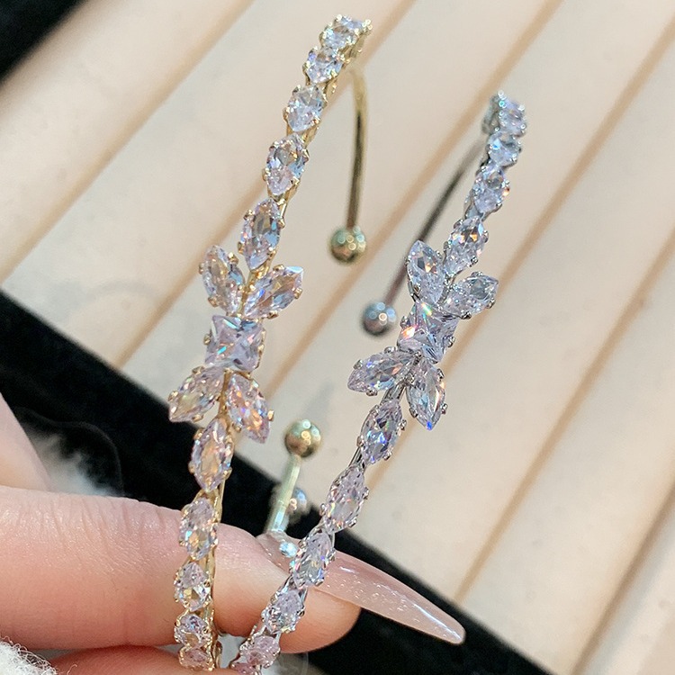 Gold - Toned Crystal - Embellished Butterfly - Shaped Cuff Bracelet Delicate Daily & Glamorous Jewelry Gift For Her High - Quality And Eye - Catching 