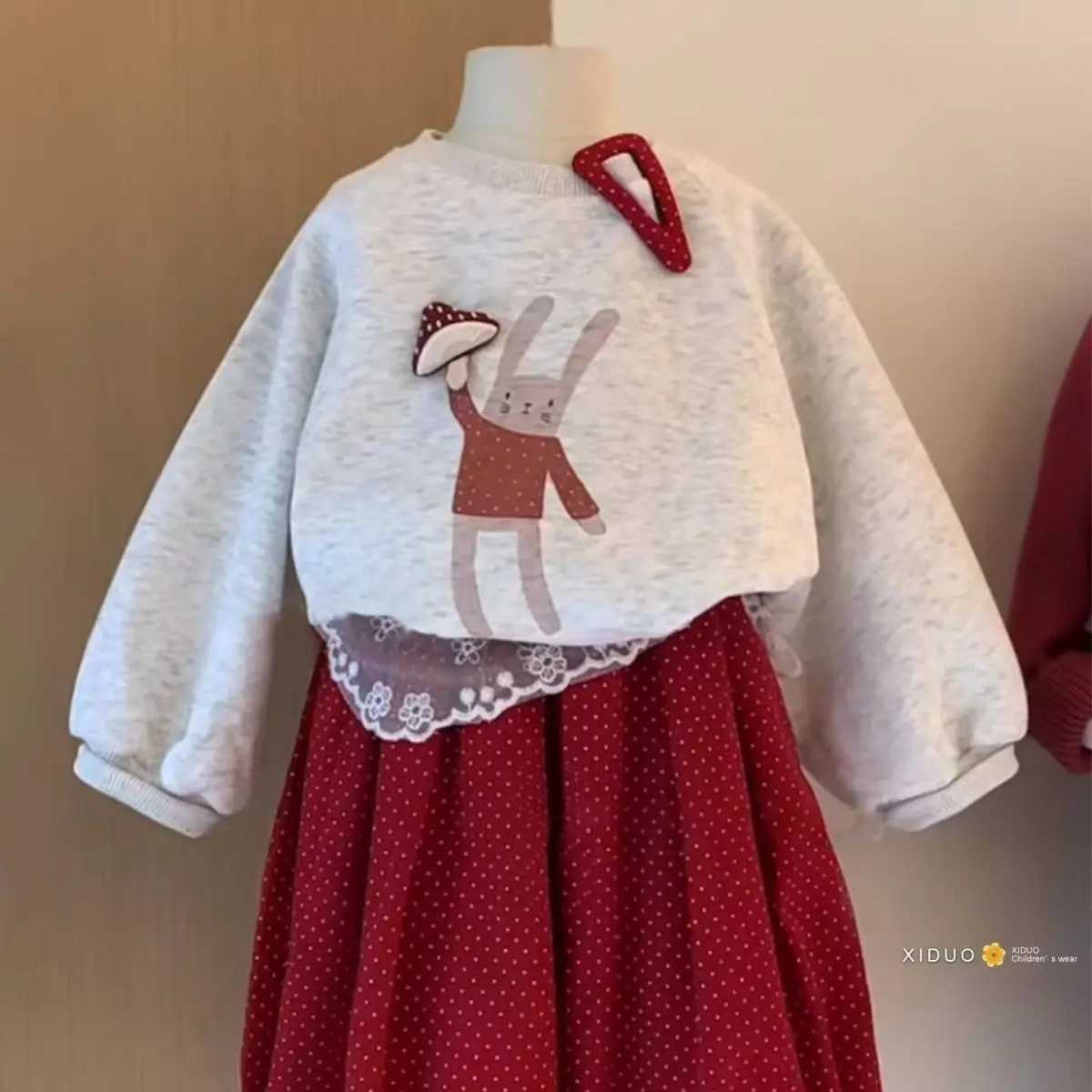 Childrens autumn outfit set new girls casual printed long sleeved sweatshirtred wide leg pants 2piece set L250926L31P