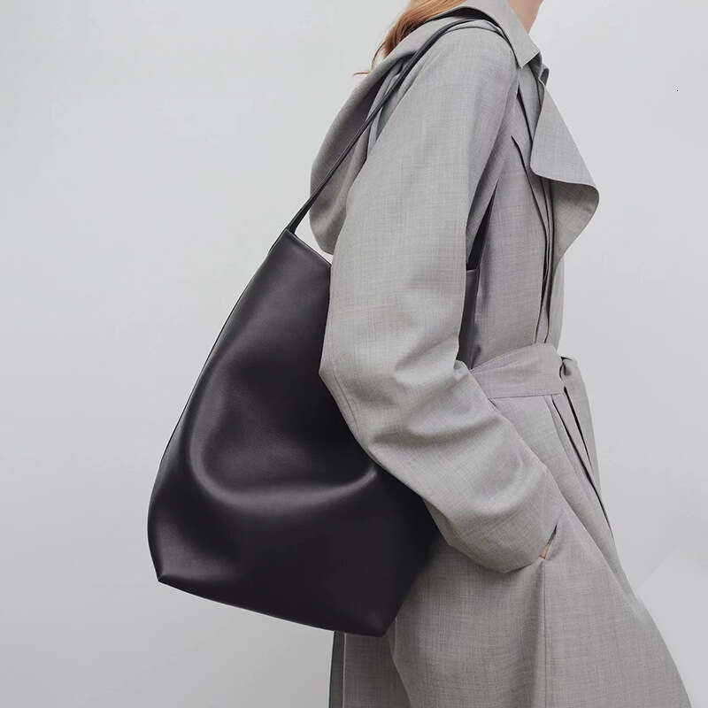 designer bag Luxury bag Bucket Genuine Leather Single Shoulder Handbag for Women High-end Simple Large Capacity Cowhide Commuter Tote Bag