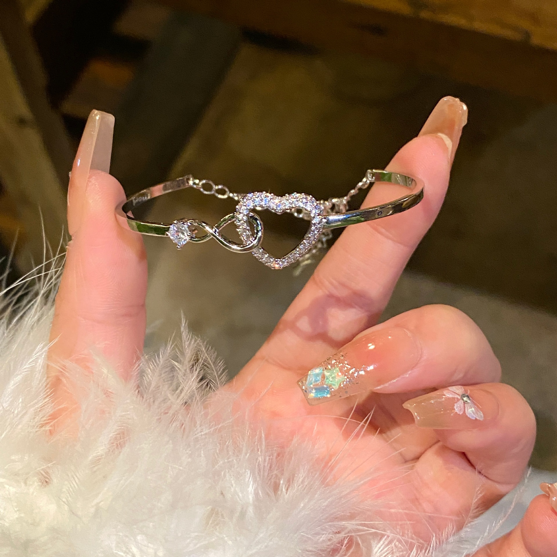 Gold - Toned Crystal - Embellished Heart - Shaped Bracelet Delicate Daily & Romantic Jewelry Gift For Her High - Quality And Charming Accessory