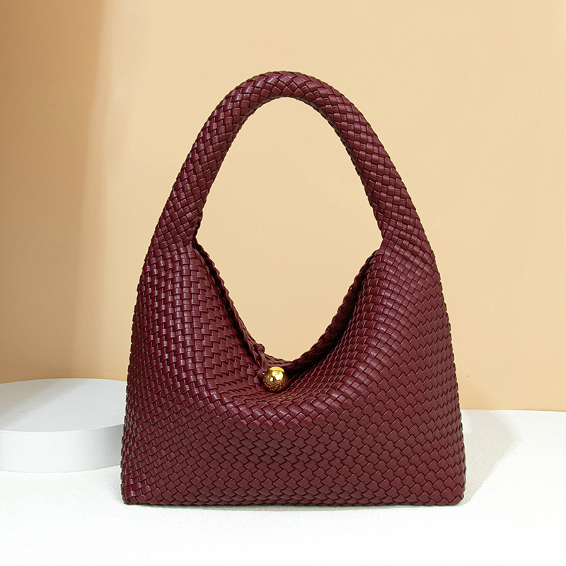 Gilded Ball Pure Handwoven Large Capacity Fashion Versatile High-end Shoulder Underarm Dumpling Bucket Bag
