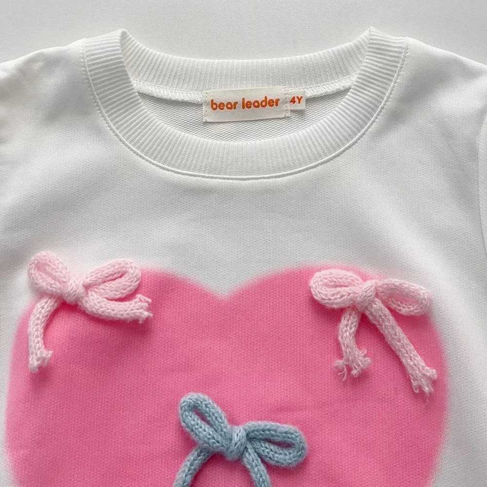 Sweet and Energetic Girl Casual Suit with Long Sleeved Bow and Heartshaped Decorationpleated Skirt Twopiece Set for Autumn L2509263DAE