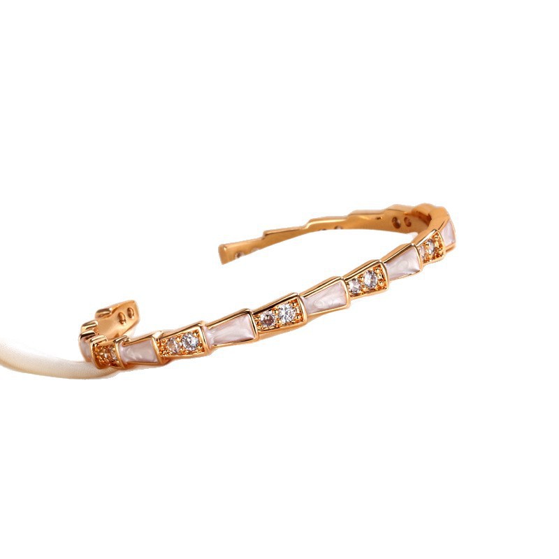 Hot Selling Light Micro Inlaid Snake Bone Niche Design Copper Plated Champagne Gold High-end Starry Sky Bracelet