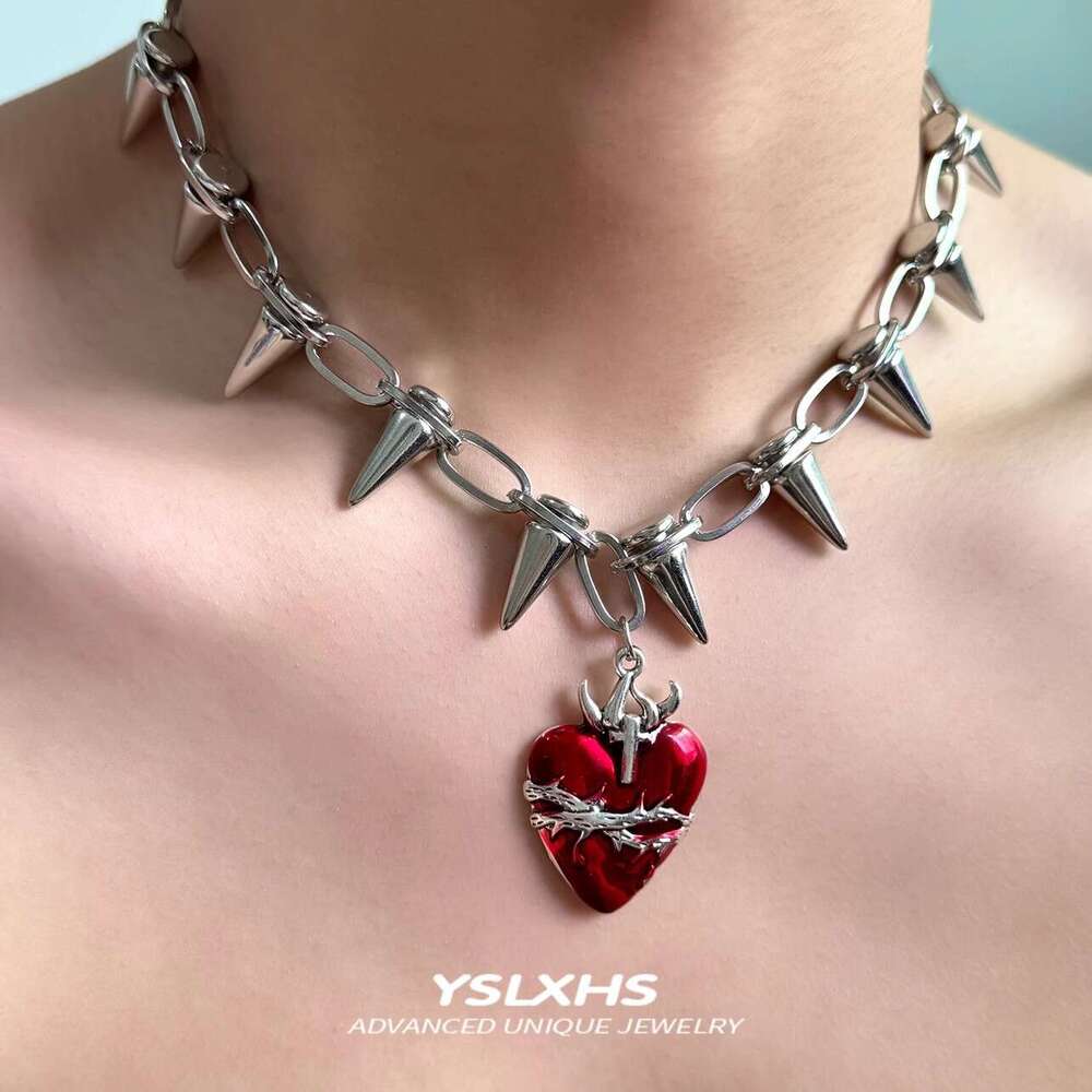 Yabi Culture Confinement Heart Rivet Punk Necklace Y2K Hip Hop Street Unisex Dark Style Clavicle Chain Rock style spiked choker