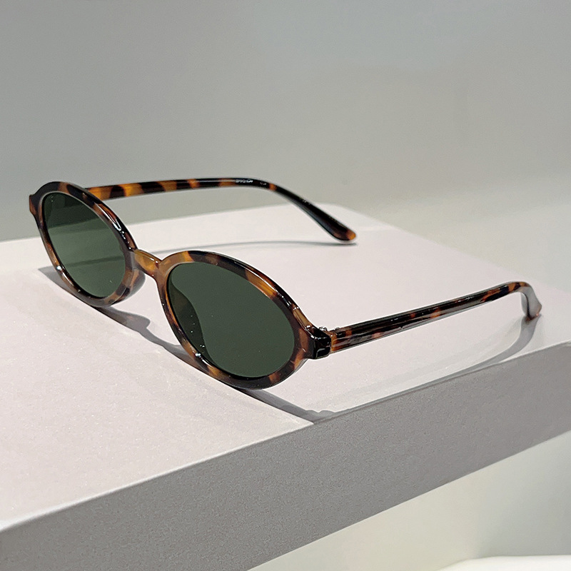 2025 New Retro Oval Leopard Print Sunglasses High End Small Frame Fashion Shades for Petite Faces