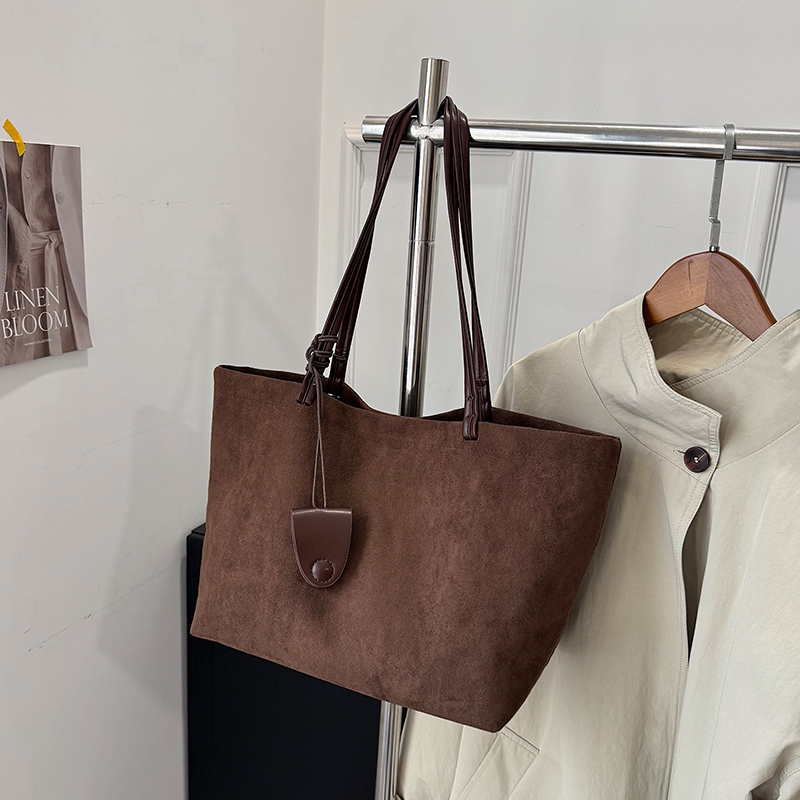 Casual, elegant, luxurious, fashionable shoulder bag for girls, large capacity, simple shopping, commuting backpack, lightweight crossbody bag for stu