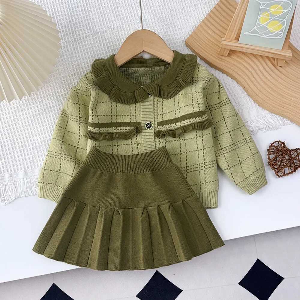 Winter Single Breasted Cardigan Top Cute Flower Girl Outfit Childrens Sets Green Plaid Lace Lapel Sweaterpleated Skirt Sets L250926NTHL
