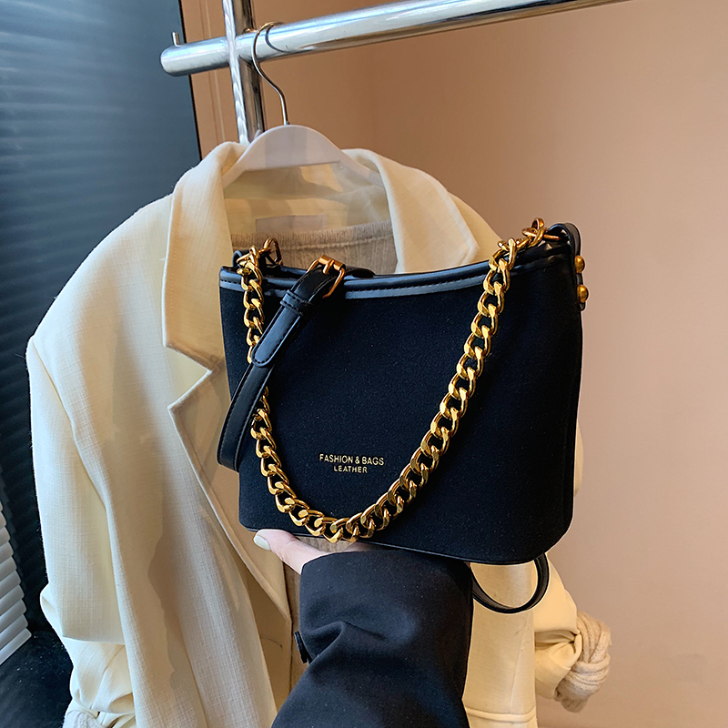 New casual elegant luxury large capacity shoulder bag, simple shopping commuting essential crossbody bag, student fashionable lightweight crossbody ba