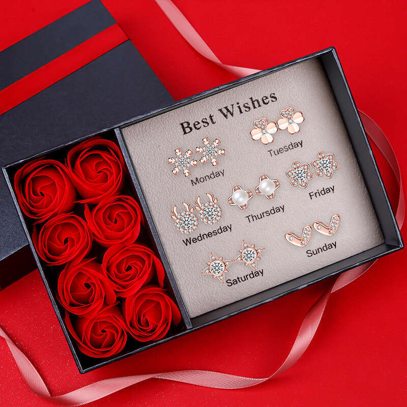 Weekly Earrings Women, Niche Design, Light Style, Four-Leaf Clover Earrings, Heart-shaped Ear Jewelry, Gift for Girlfriend's Birthday