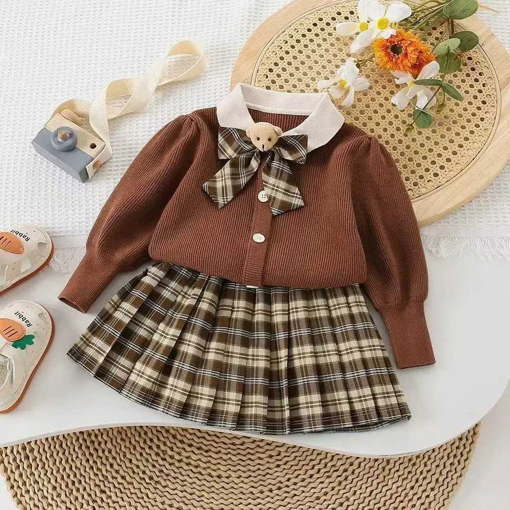 2025 New Children Autumn Winter Princess Clothes Set Girls Bear Knitted Sweater Plaid Skirts Twopiece Set Outfit 18Y L250926Q8G6