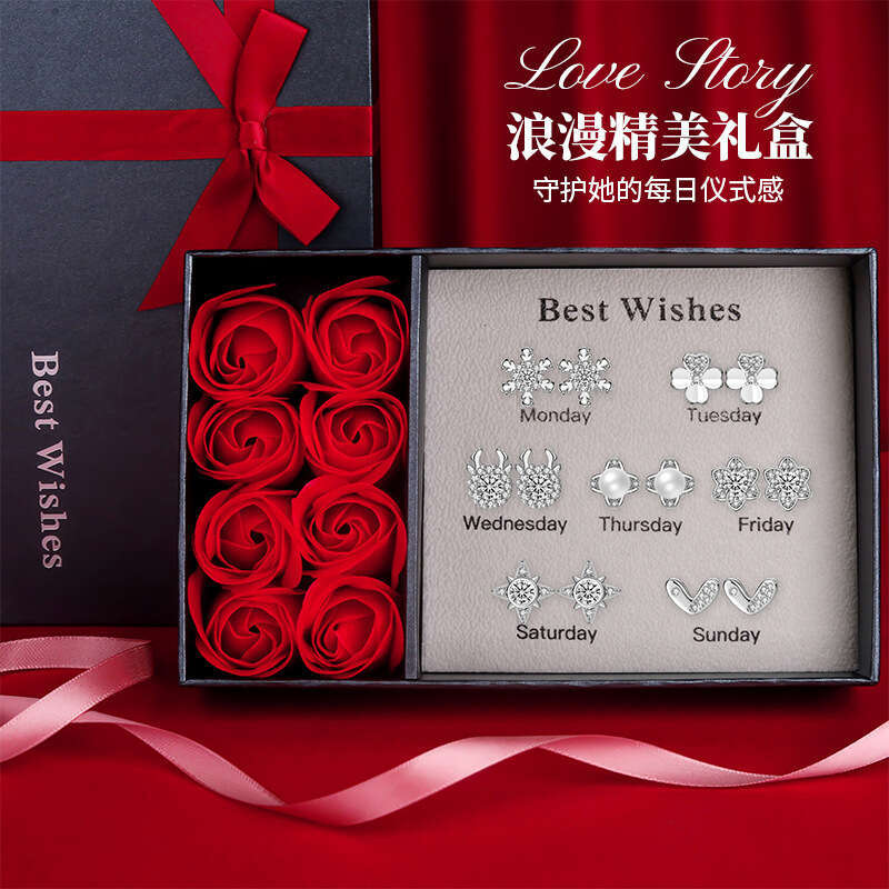 Weekly Earrings Women, Niche Design, Light Style, Four-Leaf Clover Earrings, Heart-shaped Ear Jewelry, Gift for Girlfriend's Birthday