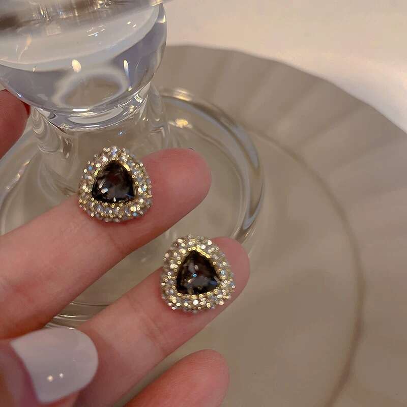 Black Zircon Earrings for Women, Autumn and Winter Versatile Earrings, Women's Ear Accessories, Niche Light , Simple Design with a Sense of Sophi