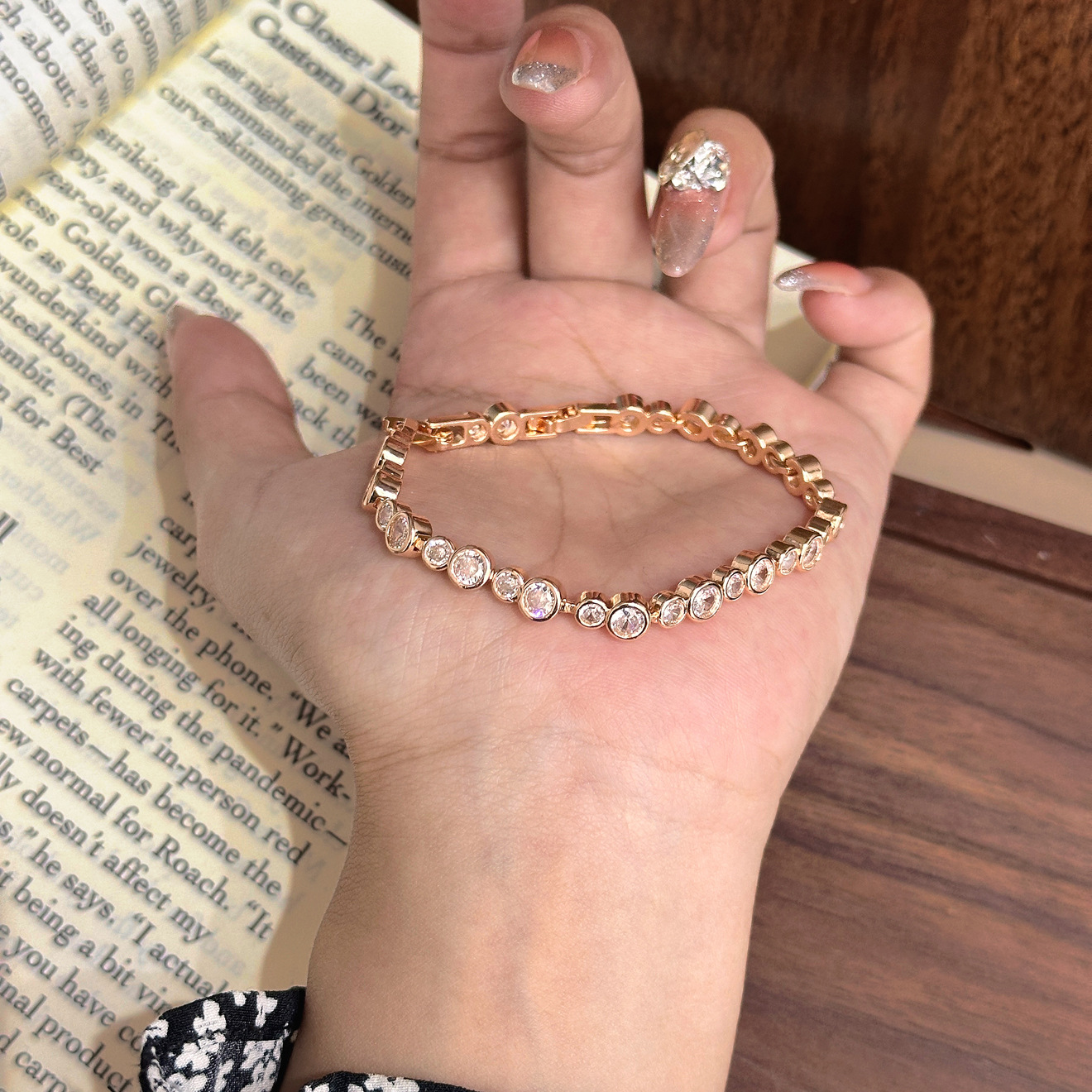 Light High-End Design Full Circle Bubble Bracelet for Women Fashionable Commuting Versatile Wristband Accessory