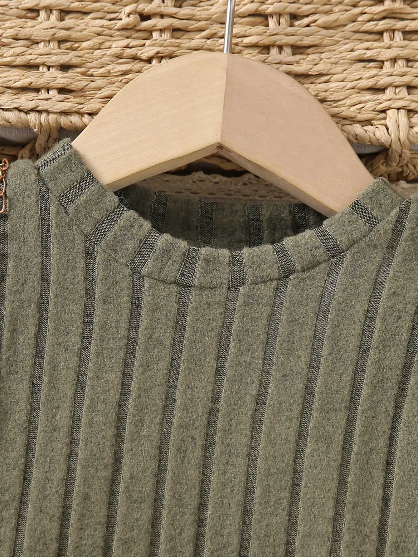 Two Piece Spring And Autumn Style Girls Pit Stripe Long Sleeved Round Neck Skirt Pants Solid Color Casual Outdoor Sports Suit L250926J8ES