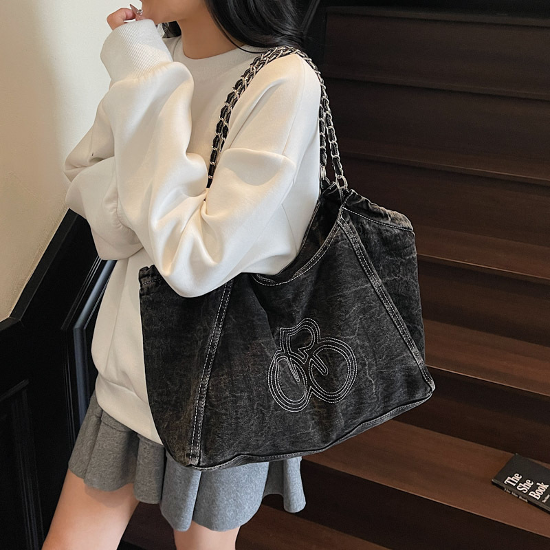 Loose denim large bag women s new fashionable large capacity handbag autumn and winter chain armpit bag designer bag Luxury bag women s shoulder bag D