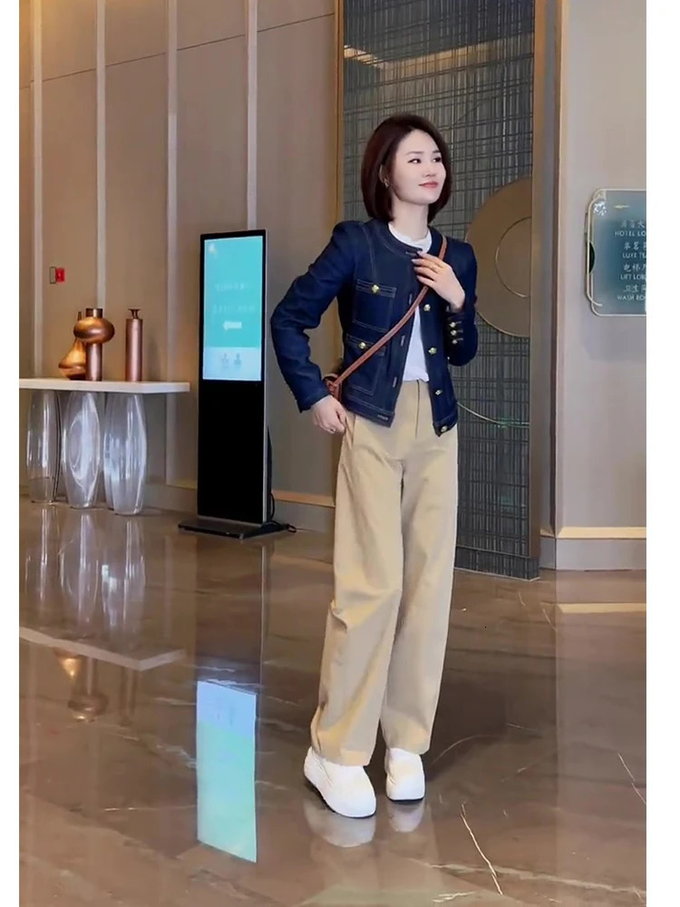 Blue round Neck Classic Style Denim Coat 2024 Womens Spring and Autumn HighGrade Short Retro Loose Temperament 250811m