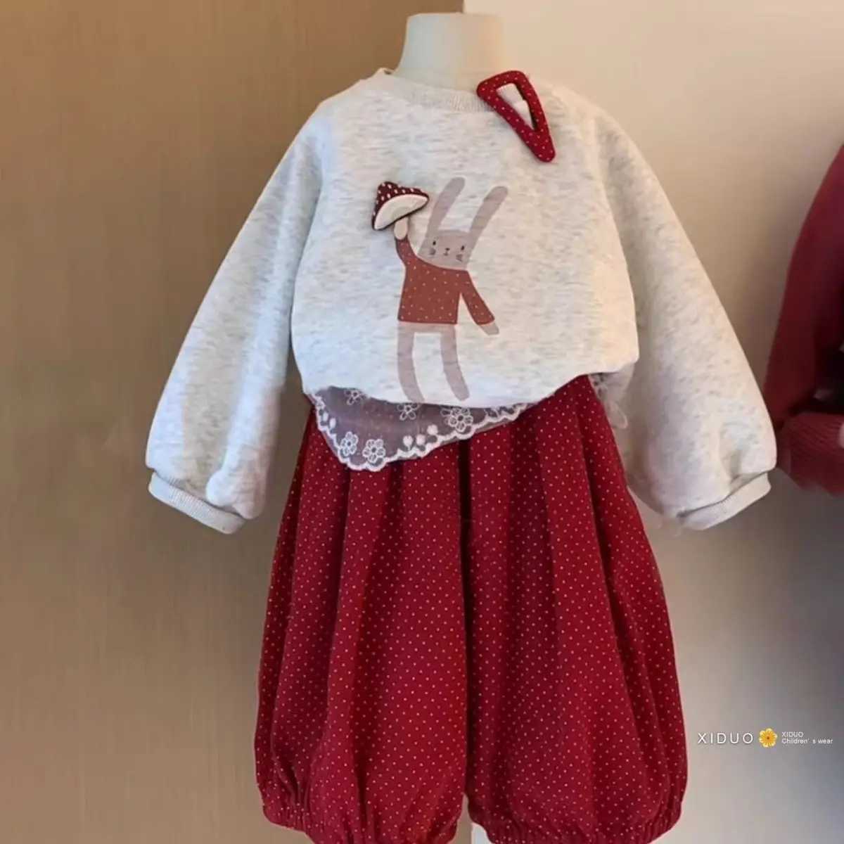 Childrens autumn outfit set new girls casual printed long sleeved sweatshirtred wide leg pants 2piece set L250926L31P