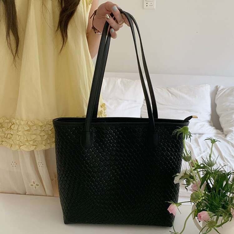 Best Seller Designer Bag Women's 2025 New Large Capacity Black Handbag For Work And Commute Woven Tote Bag Trendy