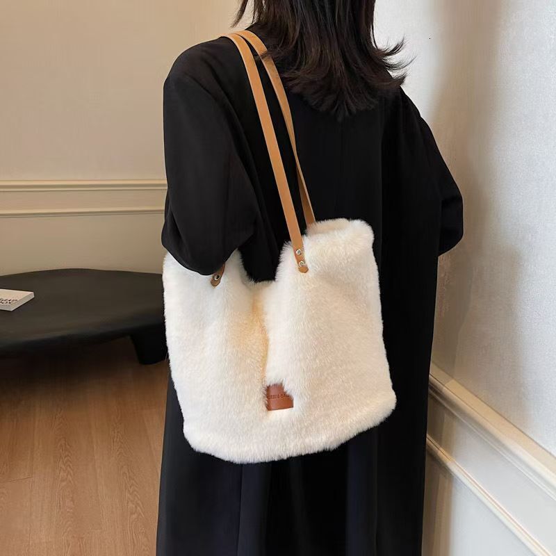 Autumn women's shoulder bag new niche design furry Bag design fashionable personality atmospheric style simple handbag light luxury designer bag