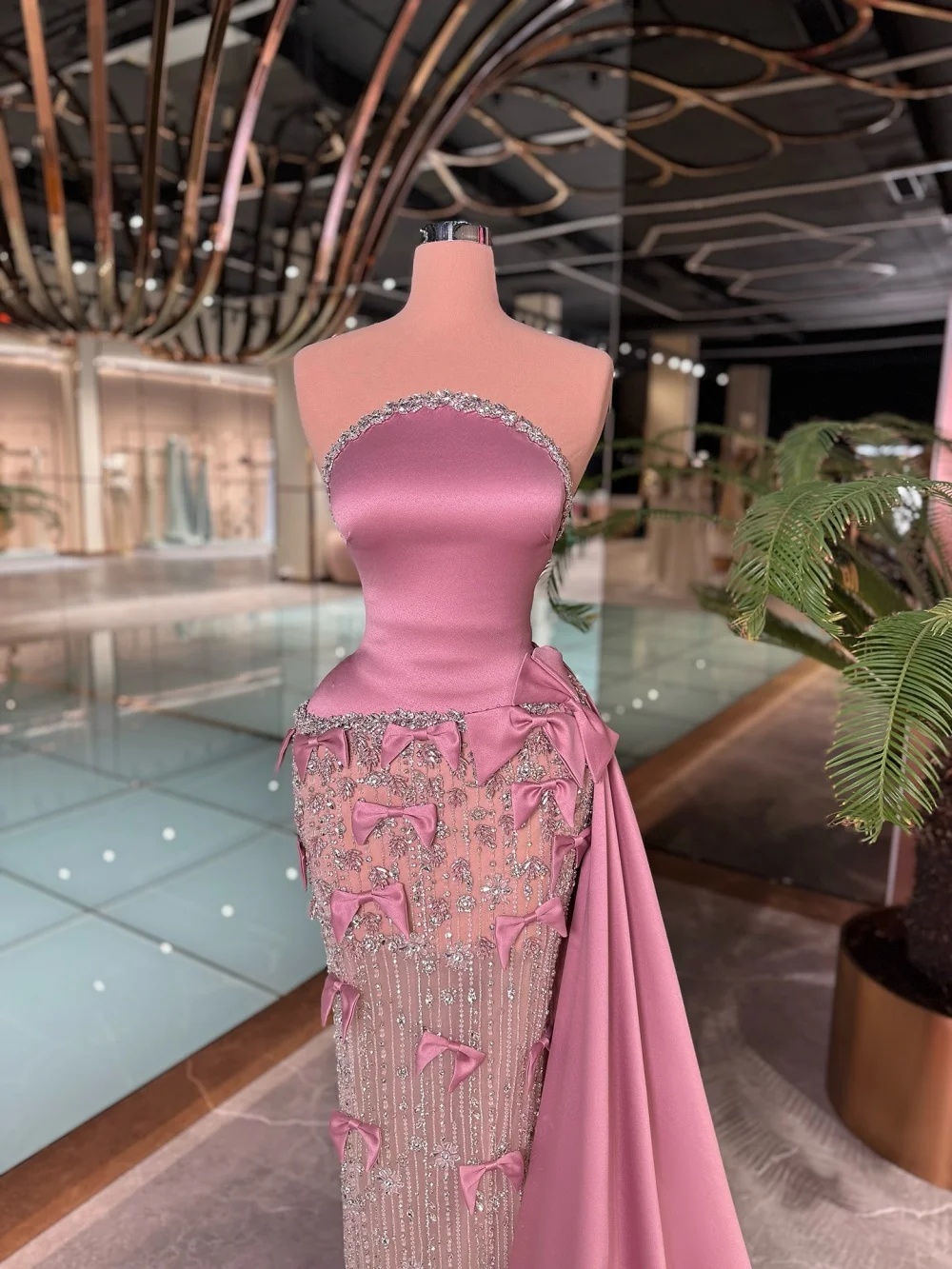 Fancy Crystal Evening Dresses Strapless Prom Gowns Detachable Train Bow Illusion Sequins Beading Sleeveless Customized Vestidos De Noche Plus Size