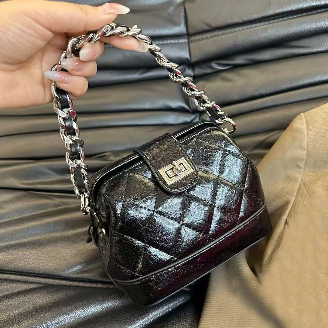 Designer bags women's 2025 new fashion simple casual versatile diamond chain single shoulder crossbody clip shell bag