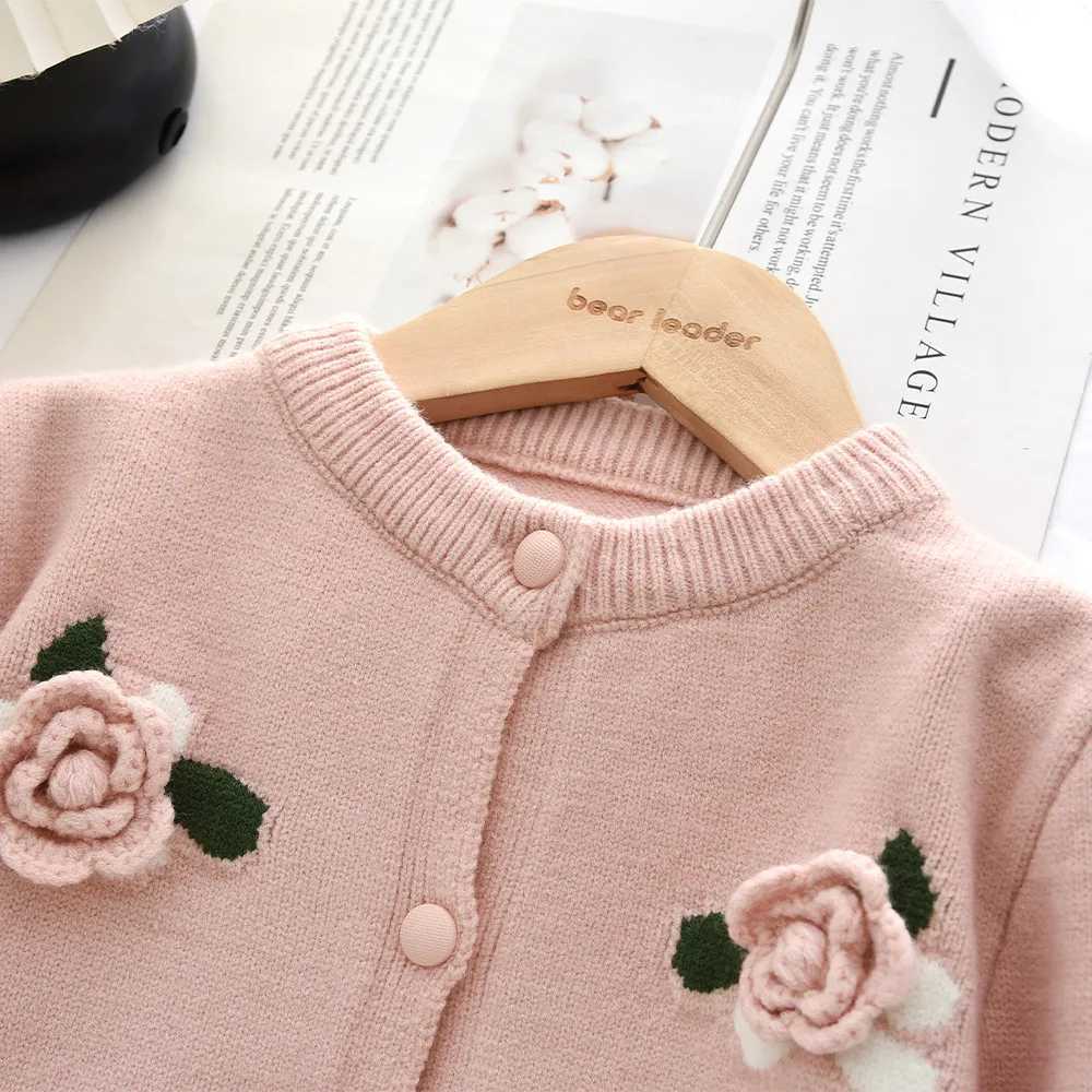 Korean Pink Childrens Set Long Sleeved Baby Girls Clothes 3D Flower Decoration Knitted Cardigan Top Skirt 2 Pcs L250926XC66