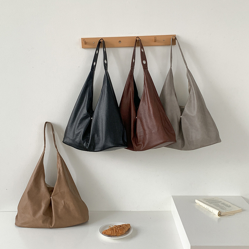 Large capacity autumn and winter bag women s commuting shoulder bag light luxury niche soft leather magnetic buckle handbag designer bag Luxury bag De