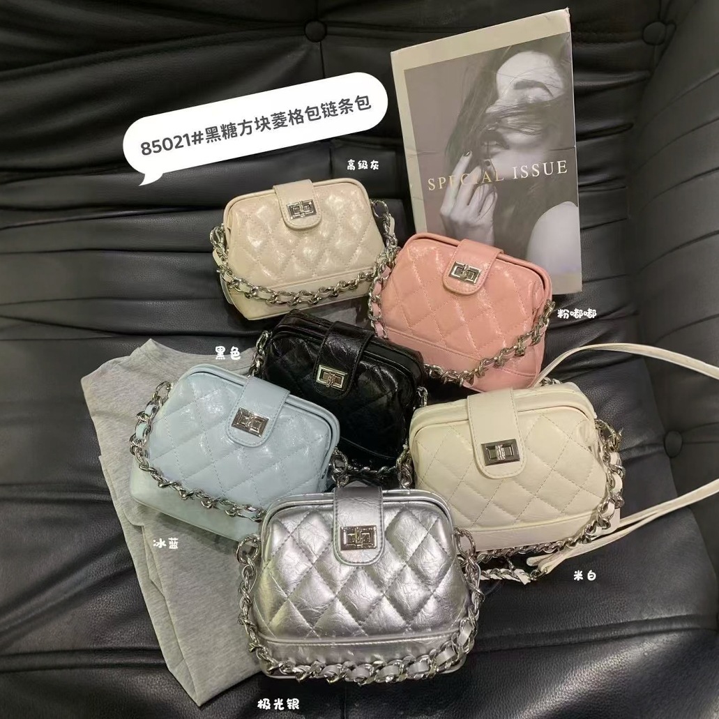 Designer bags women's 2025 new fashion simple casual versatile diamond chain single shoulder crossbody clip shell bag