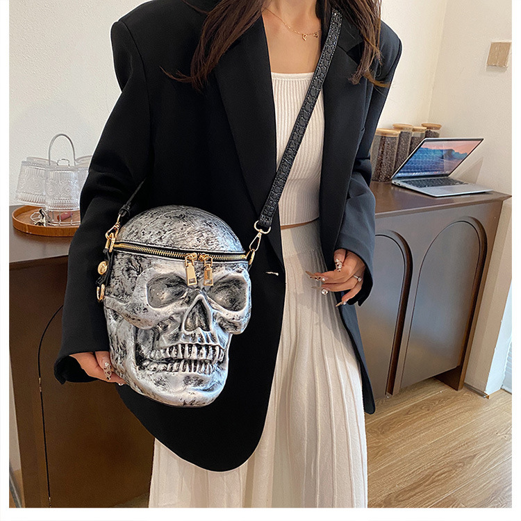 Halloween creative funny personality ghost head bag metal skull retro style crossbody bag Halloween shoulder bag Bag light luxury designer bag