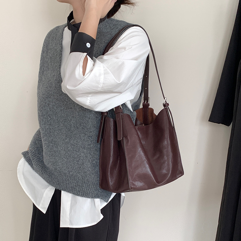 Vintage leather homeless handbag new niche casual minimalist commuting basket bag Luxury bag women s shoulder bag new designer bag Designer Bag