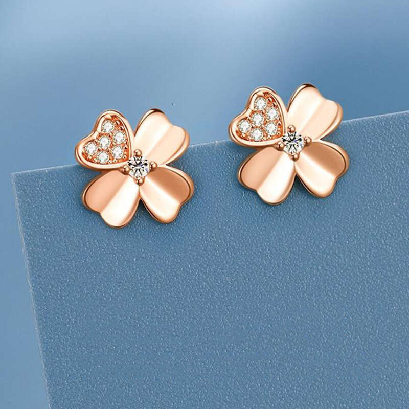 Weekly Earrings Women, Niche Design, Light Style, Four-Leaf Clover Earrings, Heart-shaped Ear Jewelry, Gift for Girlfriend's Birthday