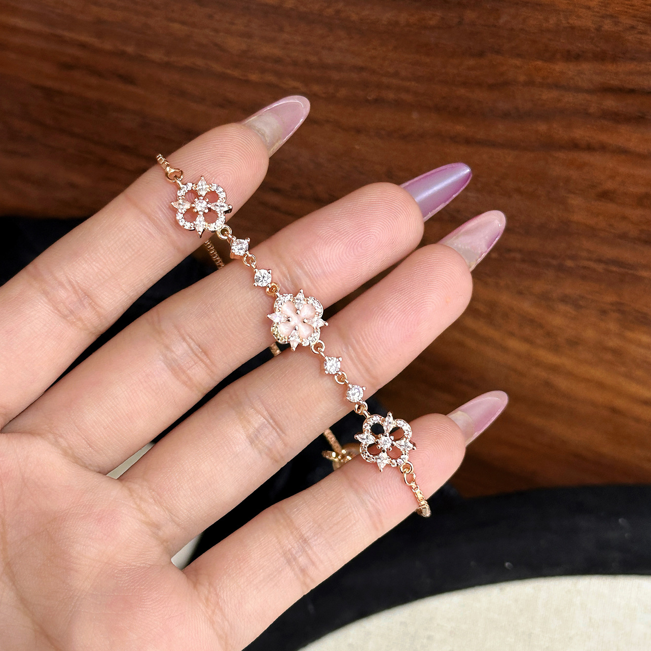 Full Dia Lucky Four-Leaf Clover Petal Light Niche Exquisite High-End Bracelet Accessory