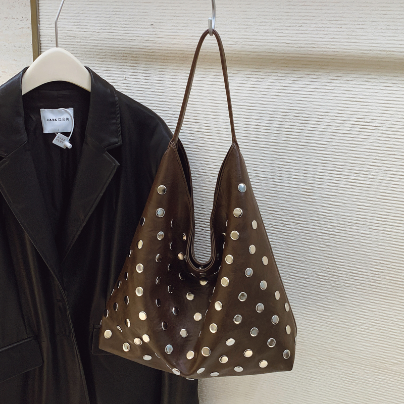 2025 fashion new casual elegant large capacity shoulder bag, simple and high-end shopping commuting crossbody bag, college student lightweight crossbo