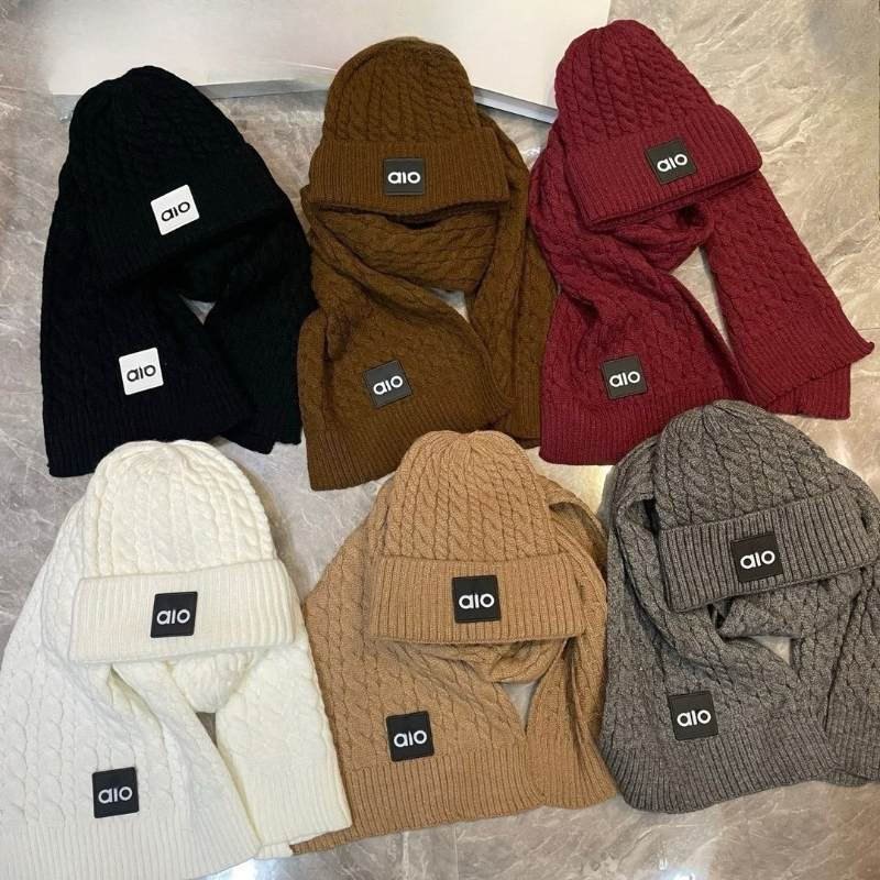 Winter Hat and Scarf Set Multiple Colors Thick Winter Knitted Hat and Scarf Unisex Wool Blend Comfortable and Warm Suitable for Everyday Wear Couple's Holiday Gift