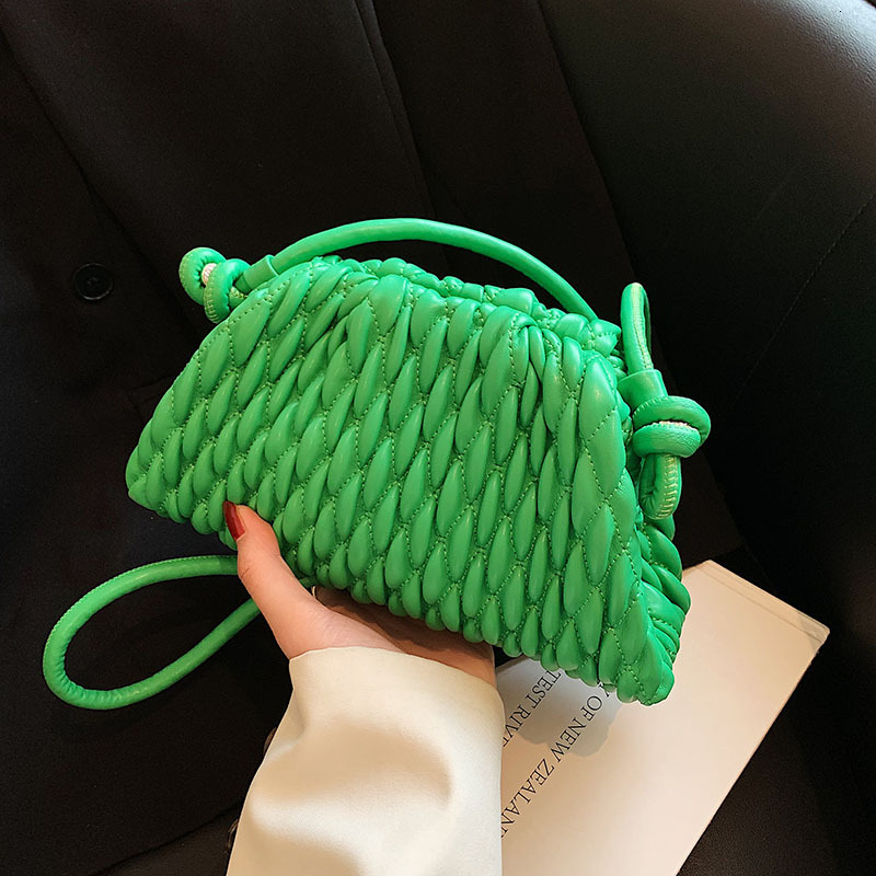 New French fashion autumn women's shoulder bag with niche Bag design, trendy style, retro minimalist handbag, light luxury designer bag