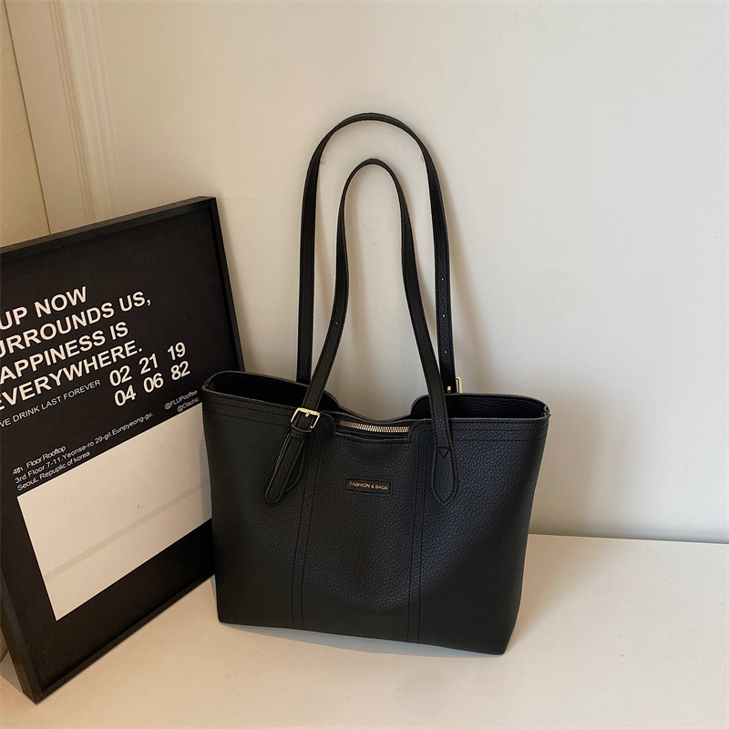 2025 New Casual Elegant Luxury Women's Fashion Shoulder Bag Large Capacity Simple Shopping Commuter Backpack Student Lightweight Crossbody Bag