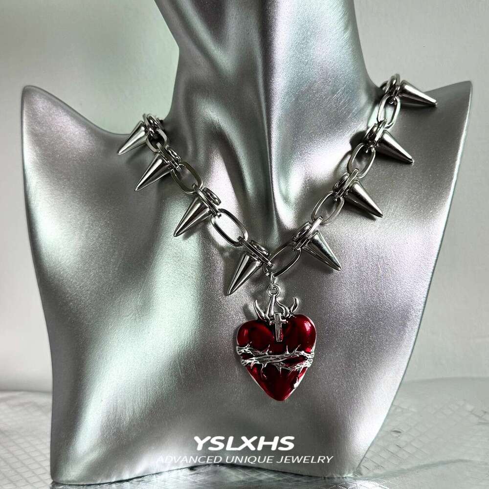 Yabi Culture Confinement Heart Rivet Punk Necklace Y2K Hip Hop Street Unisex Dark Style Clavicle Chain Rock style spiked choker