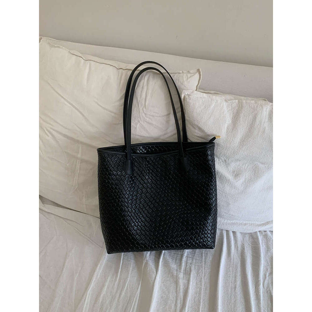 Best Seller Designer Bag Women's 2025 New Large Capacity Black Handbag For Work And Commute Woven Tote Bag Trendy