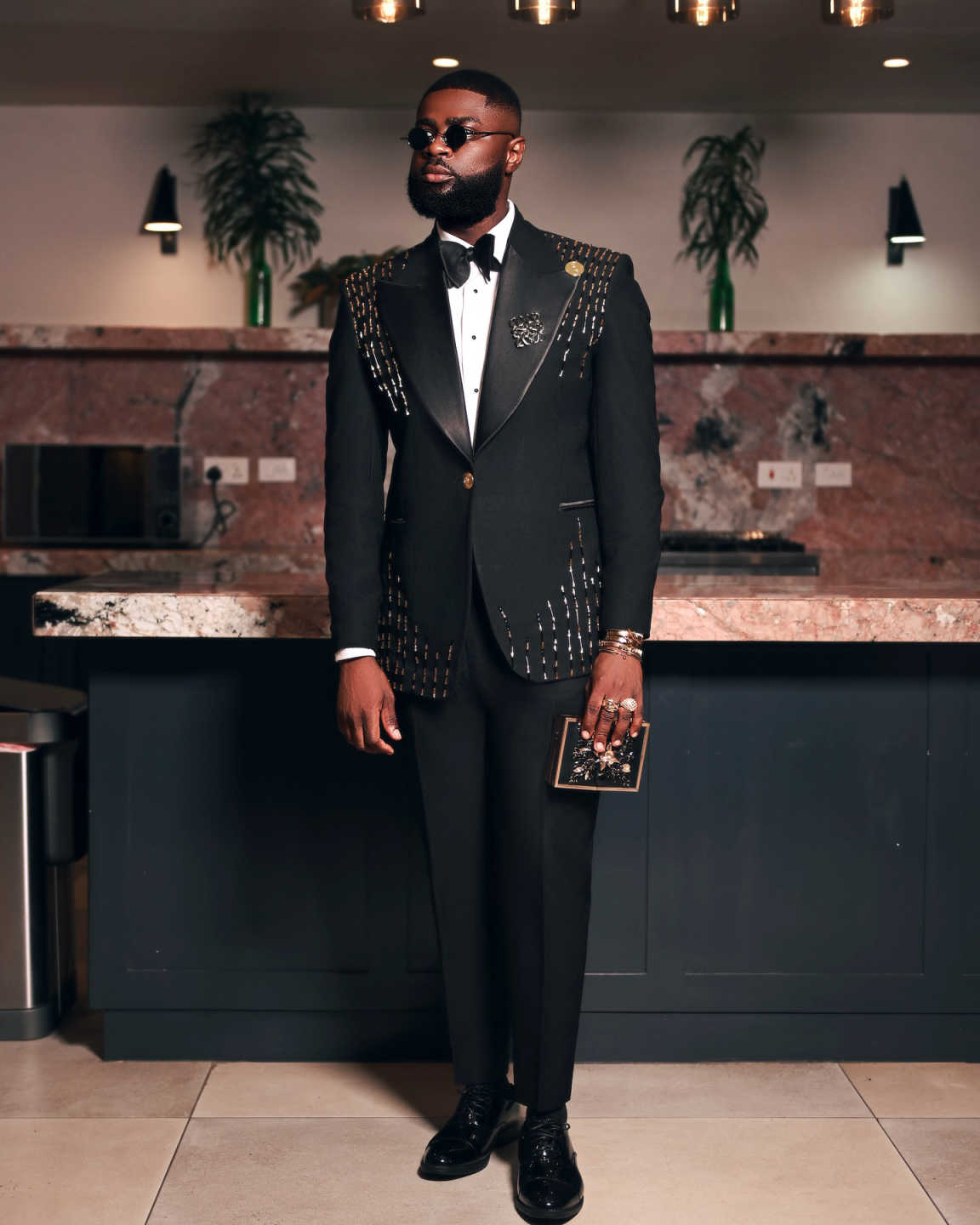 Handsome Beadeds 2 Piece Men Suits Peaked Lapel Groom Wedding Tuxedos Classic Fit Dinner Party Customized Outfits